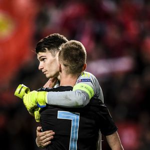 Dominik Livaković i Dani Olmo (Foto: AFP)