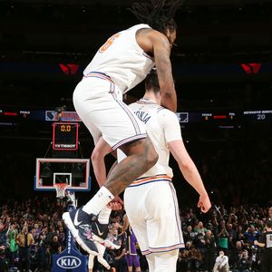 Mario Hezonja nakon blokade LeBronu Jamesu (Foto: AFP)