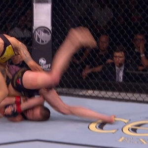 Andrade baca Namajunas na glavu
