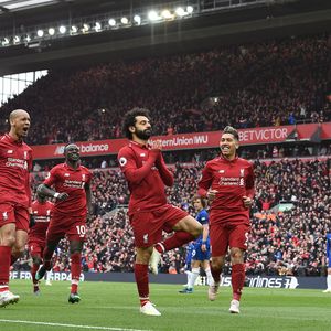 Mohamed Salah slavi pogodak s igračima Liverpoola (Foto: AFP)