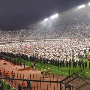 Navijači Hajduka utrčali na teren Poljuda
