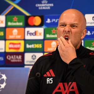 Arne Slot otkrio što se događa iza kulisa: "Uključen sam u sve razgovore"