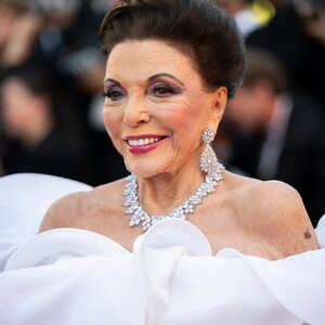 Joan Collins u 93. godini izgleda nevjerojatno: Otkrila je tajne mladolikosti kojih se drži desetljećima