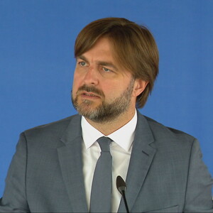 Ćorić: I rate za mobitele ulaze pod stroža pravila kreditiranja