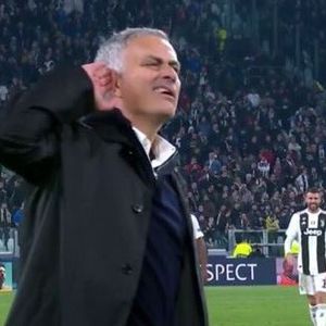 Jose Mourinho provocira navijače Juventusa (Screenshot)