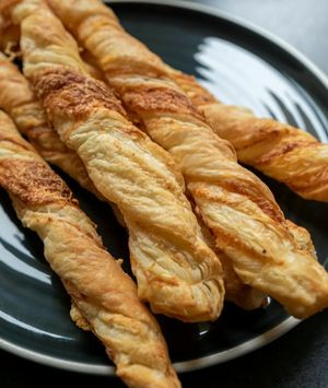 Štapići od lisnatog tijesta s parmezanom