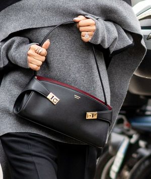 Ferragamo Hug jedna je od trenutno najpopularnijih dizajnerskih torbi