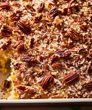 Kolač s tostiranim kokosom i pekan orasima