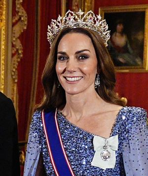 Catherine Middleton u svečanoj haljini britanske dizajnerice Jenny Packham - 5