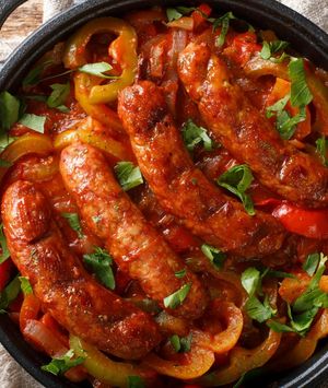 Pikantno varivo s kobasicama