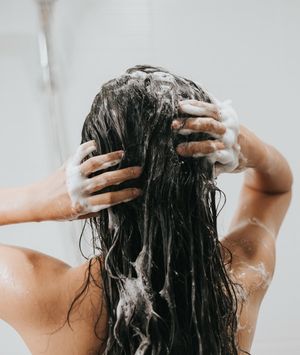 Pranje kose ne mora biti proces s 10 korana