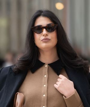 Šetnja Zadrom u mini suknji i visokim čizmama