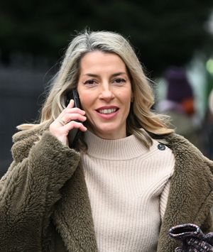 Zagrebačko izdanje u minici i čipkastim hulahopkama