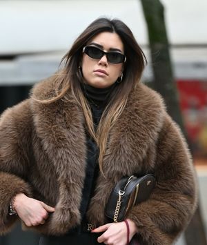 Ljepotica iz Zagreba u nekad popularnim tenisicama