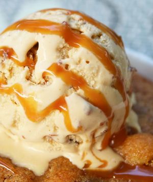 Karamelizirana bijela čokolada može se dodavati u sladolede i razne preljeve za deserte