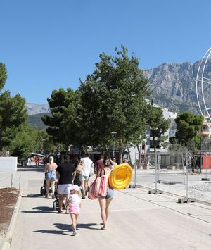 Panoramski kotač na glavnoj plaži u Makarskoj - 3