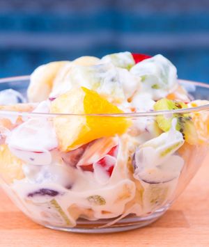 Voćna salata s jogurtom