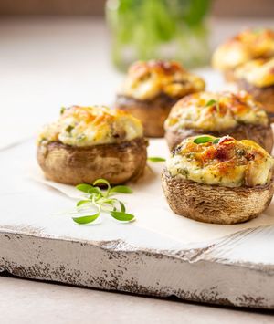 Šampinjoni punjeni pestom i parmezanom