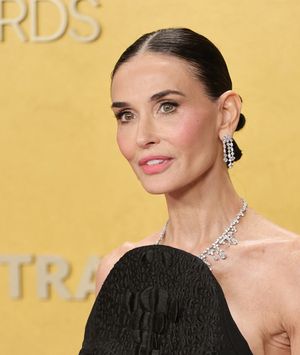 Demi Moore u haljini modne kuće Schiaparelli na dodjeli nagrada Actor Awards - 8