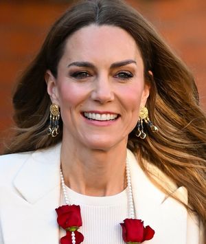 Catherine Middleton sa Sezane naušnicama Dina 2026. - 4