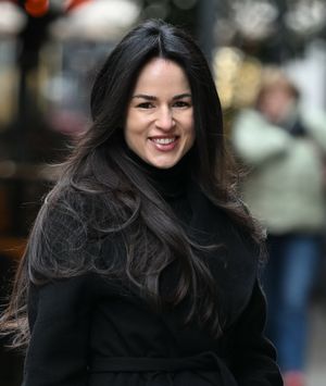 Ljepotica sa špice u crnoj kombinaciji