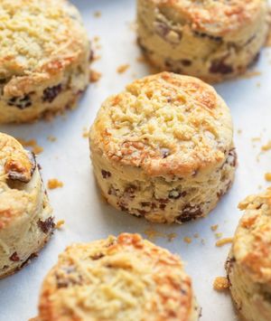 Domaći kruščići sa sirom i maslacem