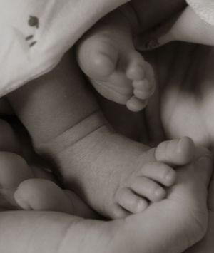 Rođenje djevojčice par je objavio dirljivom fotografijom