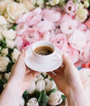Kava u cvijeću