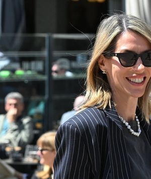 Street style izdanje ljepotice iz Zagreba s neočekivanim najlonkama i predivnim cipelicama