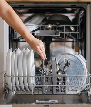 Rezultati ankete: Kako slažete pribor za jelo u perilicu?