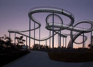 Skulptura Space Walk u Pohangu u Južnoj Koreji - 1