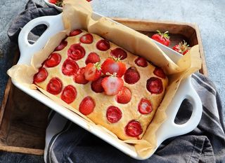 Brzi kolač s jagodama