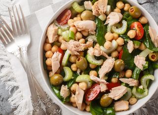Salata od tune i slanutka