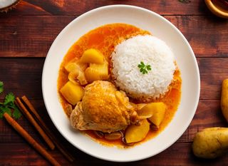 Riža kuhana u kokosovom mlijeku bit će sjajan dodatak uz curryje