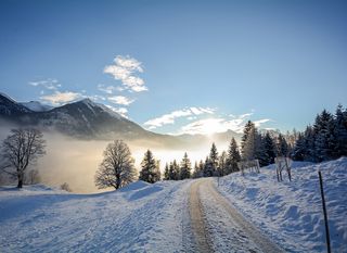 Ceste koje vode ravno u zimsku čarolija