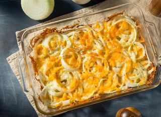 Zapečeni luk sa sirom