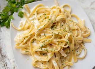 Tjestenina u bijelom umaku