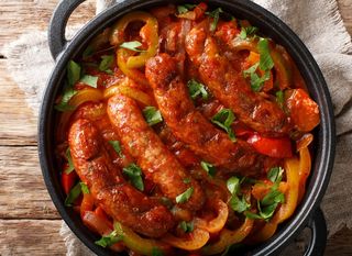 Pikantno varivo s kobasicama