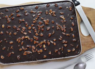 Čokoladni kolač s pekan orasima