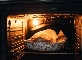 Uvijek pročitajte upute o održavanju određene posude prije korištenja