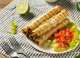 Hrskave tortilje punjene piletinom i sirom