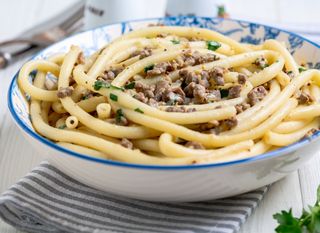 Kremasta tjestenina s mljevenim mesom