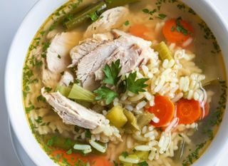 Pileća juha s rižom