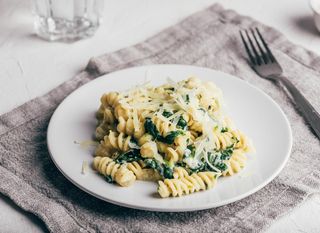 Tjestenina s limunom, ricottom i špinatom