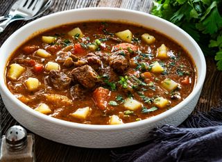 Goveđi gulaš fino je jelo idealno za zimu