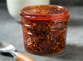 Chilli crisp ili hrskavi čili u ulju