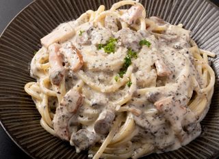 Tjestenina s gljivama i slaninom