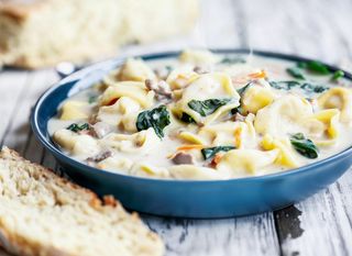 Kremasta juha s tortelinima