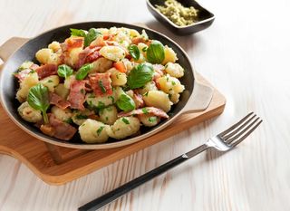 Njoki s piletinom i slaninom