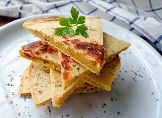 Talijanska pogača farinata od brašna slanutka